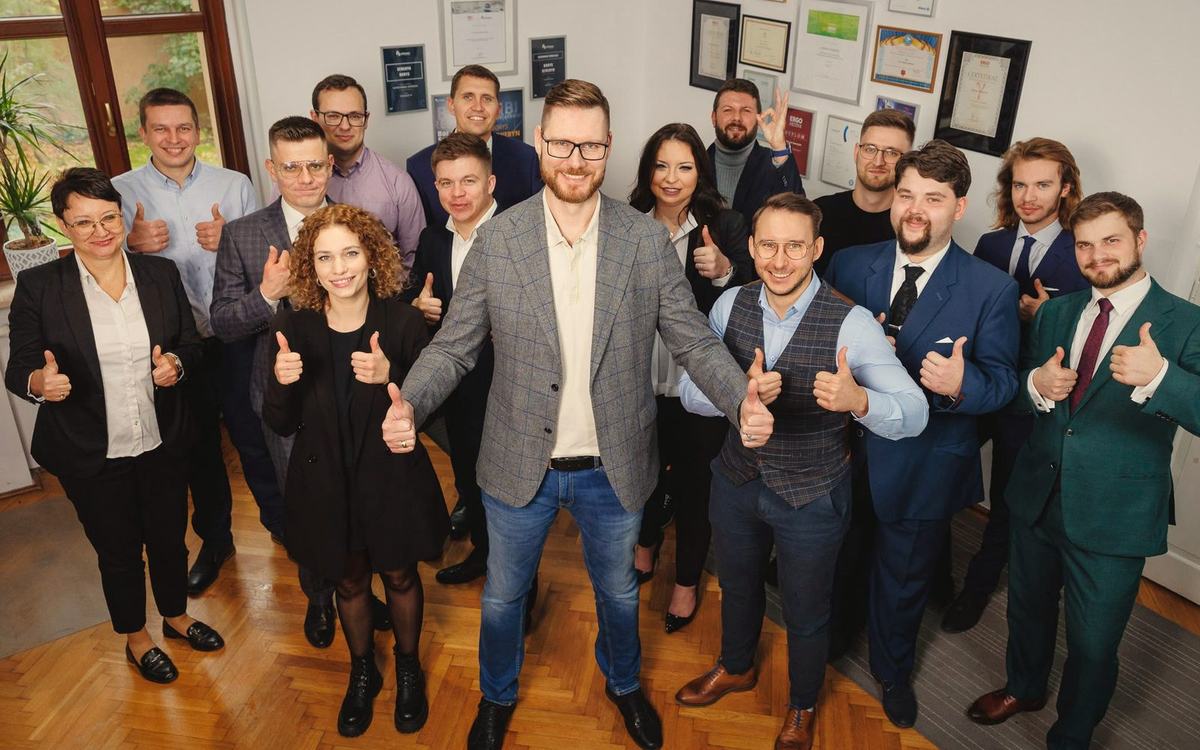 Adam Semerjyan wśród liderów zespołów doradczych